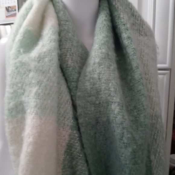 Steve Madden Sage white Buffalo plaid blanket Wrap with Fringe SMA-768 NEW - Picture 13 of 14